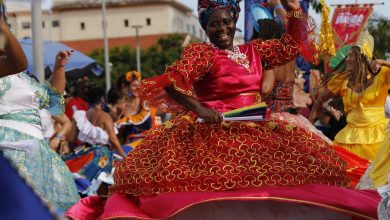 Bloco Rio Maracatu apresenta união de culturas pernambucana e carioca